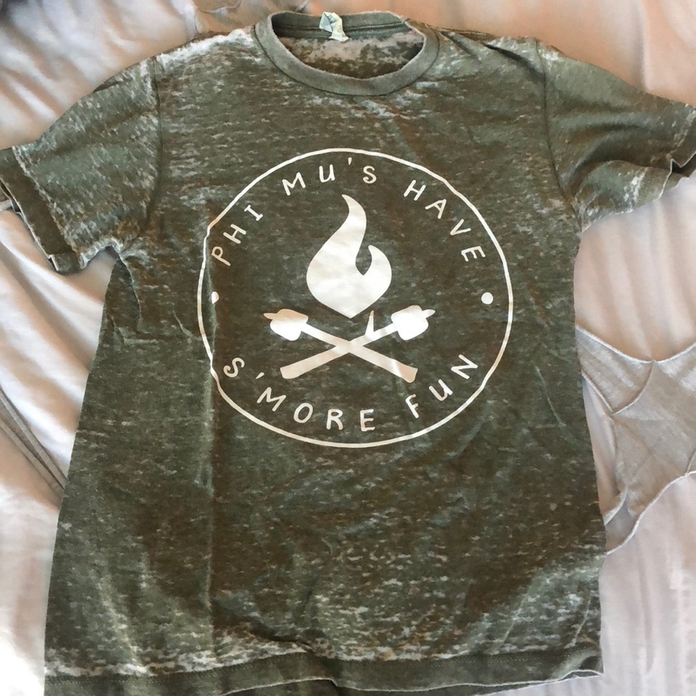 Phi Mu t shirt size small